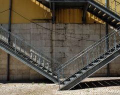 Escadas em concreto ou metálicas: qual escolher para seu projeto? - SF Engenharia
