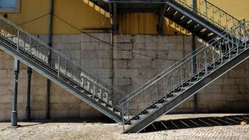 Escadas em concreto ou metálicas: qual escolher para seu projeto? - SF Engenharia